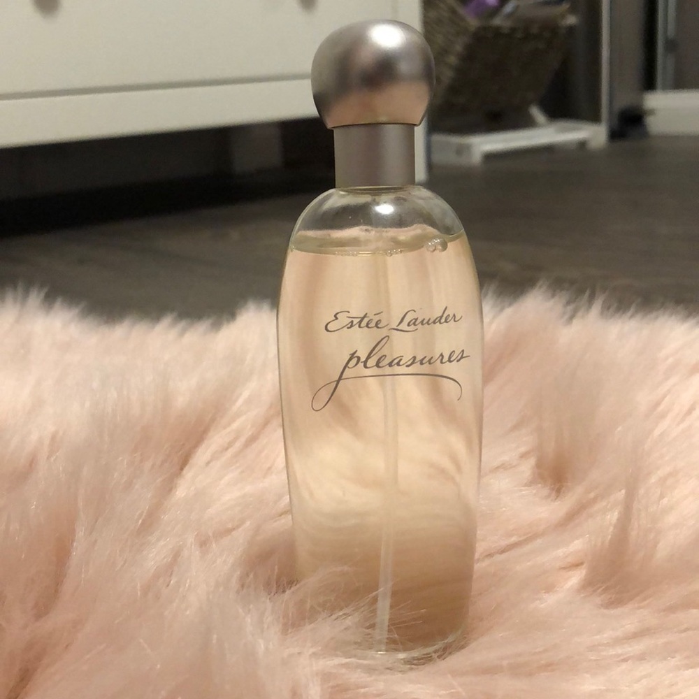 Estée Lauder Pleasures Perfume